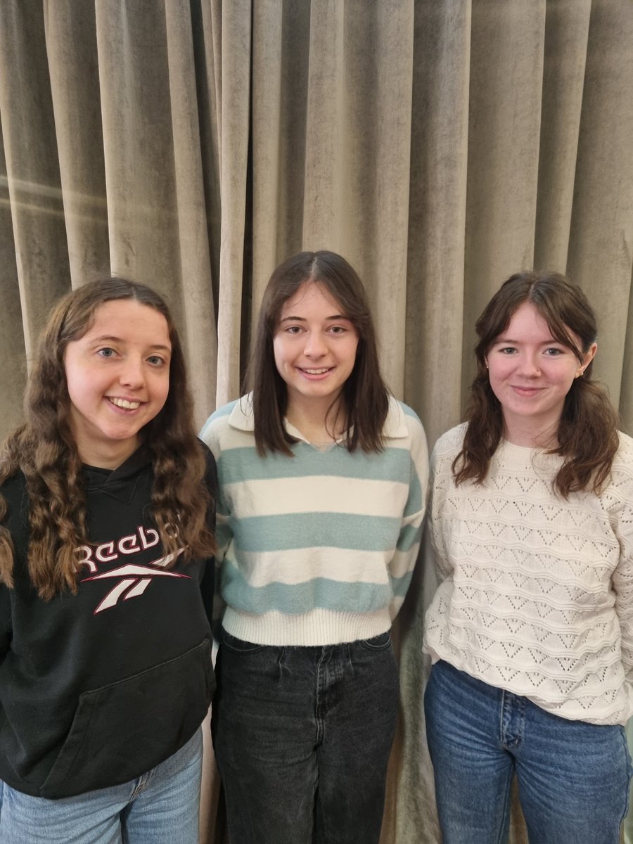 Micléinn Ollscoil Chorcaí <a href="/AnChuallachtUCC/">An Chuallacht UCC</a> @NuaGhaeilgeUCC Catherine Finn, Sibéal Ní Ógáin agus Doireann Ní Laoire. <a href="/RTERnaG/">Raidió na Gaeltachta</a>