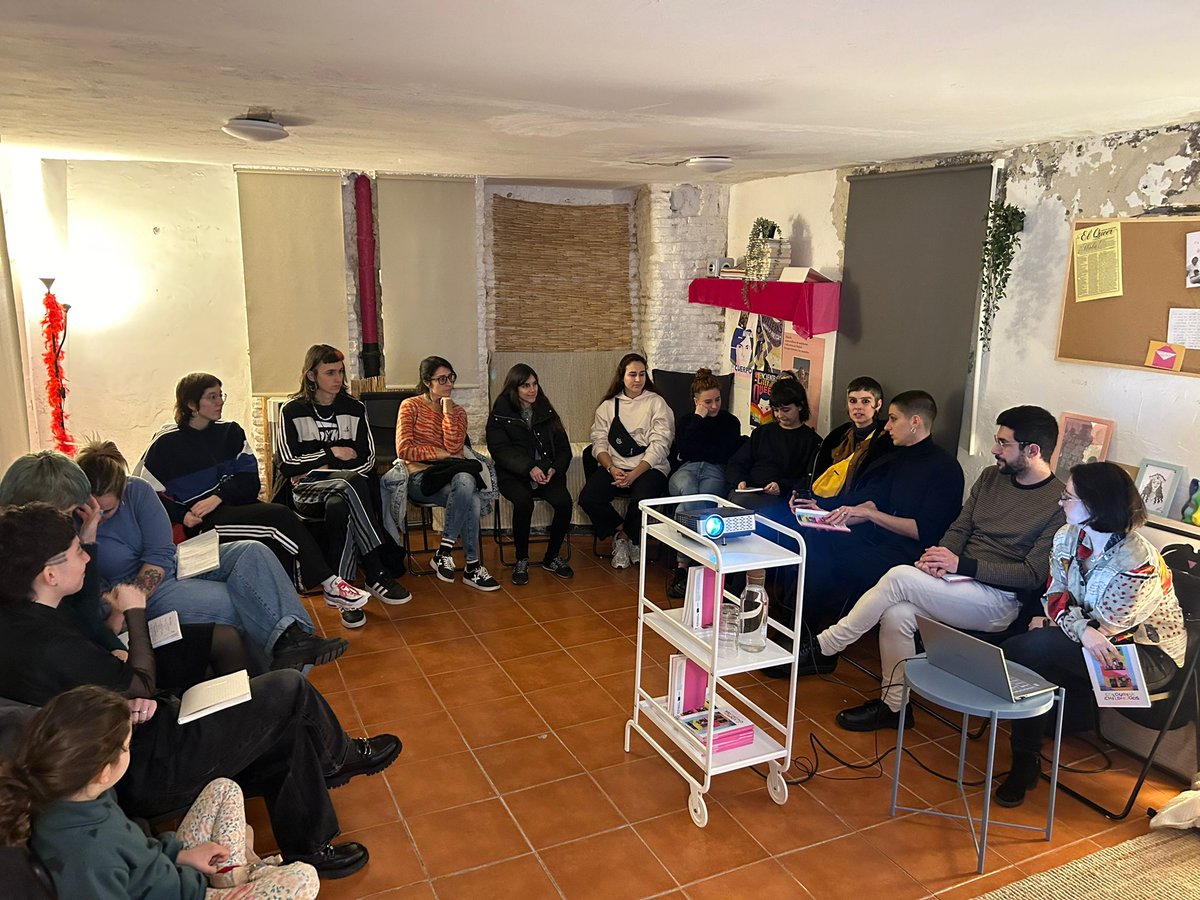 Our project partners at the Universidad Rey Juan Carlos presented the Colourful Childhoods Spanish edition on January 23rd at Mary Read, a transfeminist bookshop.