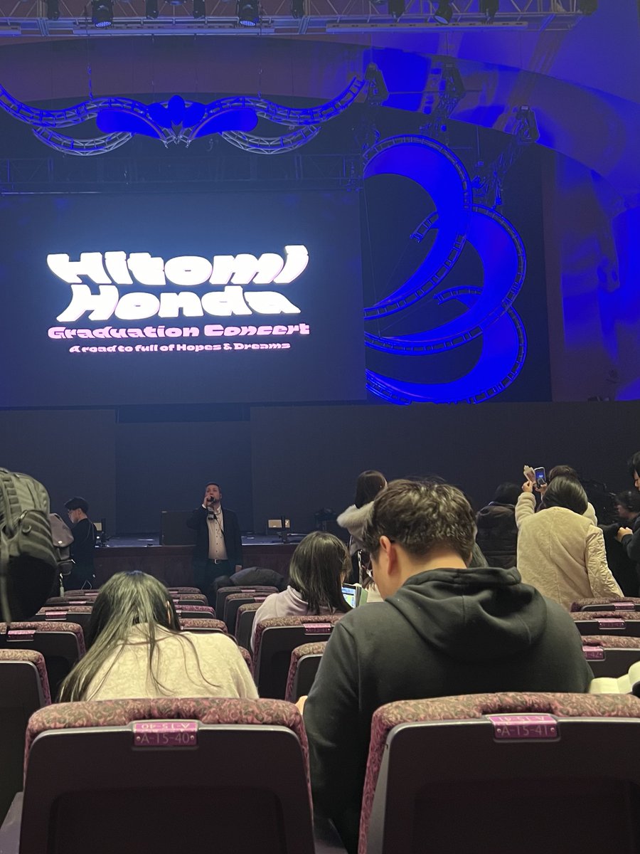 milannnn47's tweet photo. もう、呆れて どうでもいいけど
前の前の2人も ずっと一眼で
盗撮してた…😩
こいつらも韓国人だった

運営さん 座席あるから対処して😤 https://t.co/Zo39DooGdb