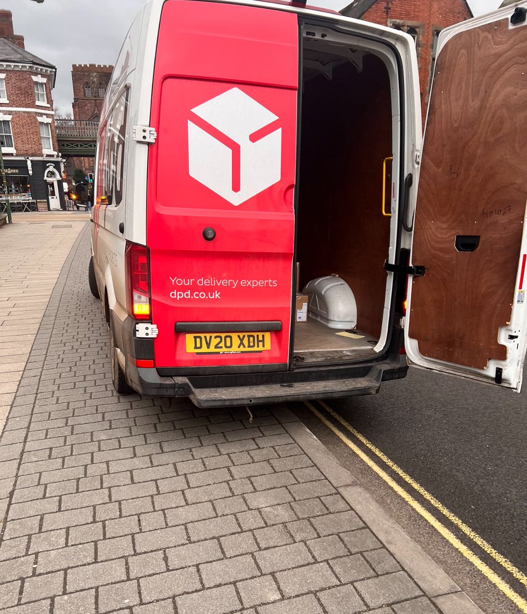 Yet more arrogant parking from a DPD driver in #Shrewsbury. I think it’s about time we all accepted that DPD drivers can park just where they like, double yellow lines, cycle paths. All fair game. #yplac #AbbeyForegate There’s a parking lot just around the corner, btw.