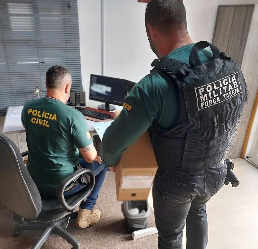 mccaweiss's tweet photo. 🚨URGENTE
Mais um prefeito do PL é preso em Santa Catarina. O Bolsonarista Ari Alves Wolinger foi preso nesta manhã em Ponte Alta do Norte. O prefeito foi mais um pego na Operação Limpeza Urbana. É o 18° prefeito catarinense preso por corrupção em 1 ano e 2 meses. 🧶 https://t.co/hcB11ML8aa