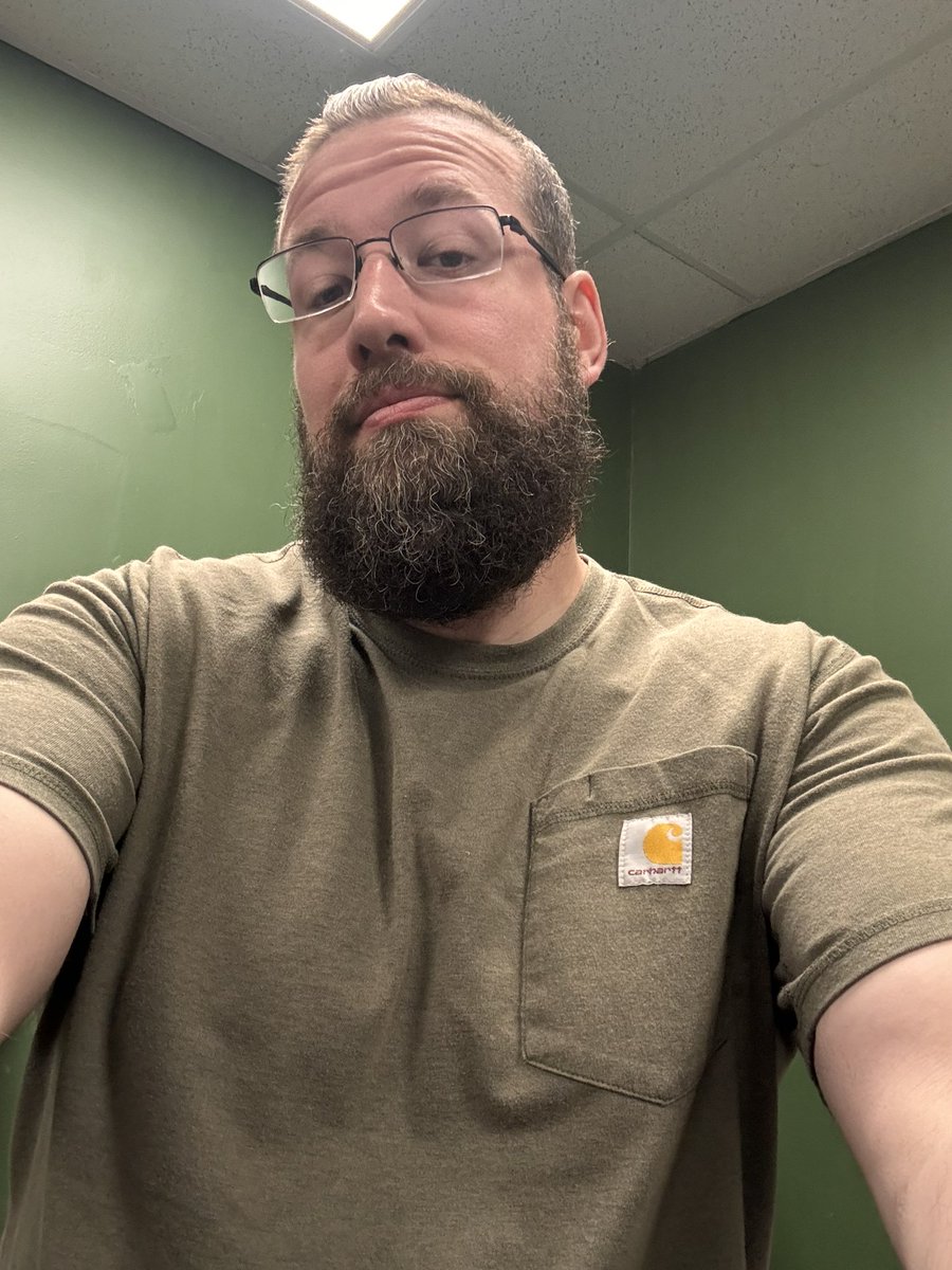 falconwils's tweet photo. Well it is Friday and despite the rain still here to complete the week ✔️

Pues ya es viernes y a pesar de la lluvia sigo aquí para completar la semana ✔️

#FridayMotivation #onedayatatime #dobetter #bringiton #beardsoftwitter #huskyman #bearded #fridaymorning https://t.co/qFBJ8k9SED