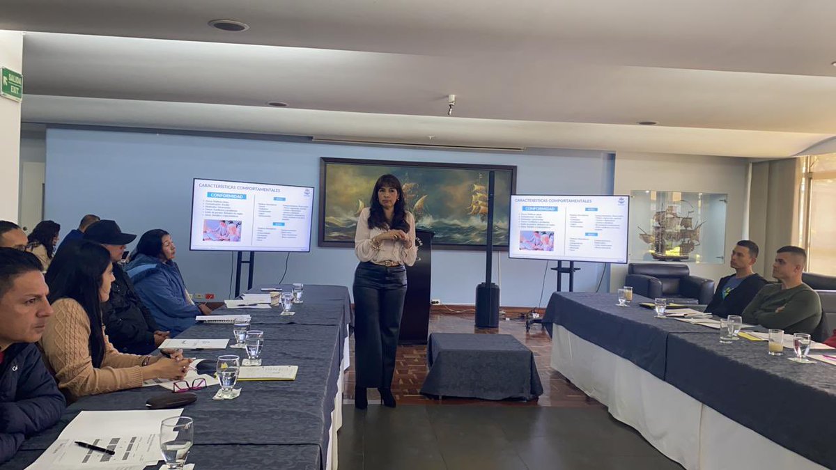 hernandomattosd's tweet photo. La Inspección General de la #ArmadaDeColombia,  se reunieron en club militar  para participar en un evento de coaching liderado por Thomas International, diseñado para fomentar el autoconocimiento y fortalecer habilidades clave durante el proceso de auditoría.

#ElAzulQueNosUne. https://t.co/oAtwsDbL4w