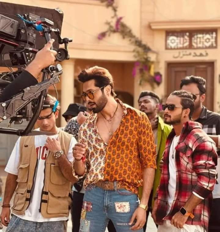 Fahad Mustafa shared behind the scenes from the sets of his upcoming project. Is this for a film or any other project? 👀🤔
.
.
#FahadMustafa #BTS #Shoot #BehindTheScenes #PakistaniCelebrities 🇵🇰
