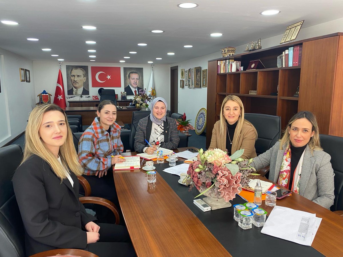 GercekTekin's tweet photo. 📍Edirne
31 Mart Yerel seçimlerinde belediye meclis üyesi olmak üzere başvuru yapan  Kadın Belediye Meclis Üyesi Aday Adayları ile tanışmak için @AKKADINGM heyeti olarak Edirne'yiz.
#HazırızKararlıyız 
Aziz Milletimizin oylarına talibiz
@aysekesir
@AkkadinEdirne_ 
@nergisince https://t.co/o7yBqVIXpm