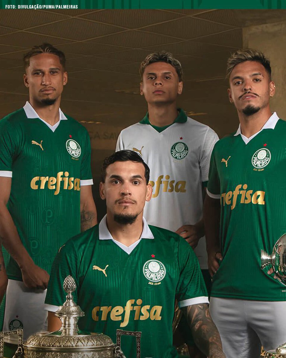 TNTSportsBR's tweet photo. Em homenagem à família formada pelos próprios torcedores do Verdão, a "Família Palmeiras" é o tema dos novos uniformes do alviverde. Curtiu, torcedor? 🐷🟢 https://t.co/7syzD1Qmir