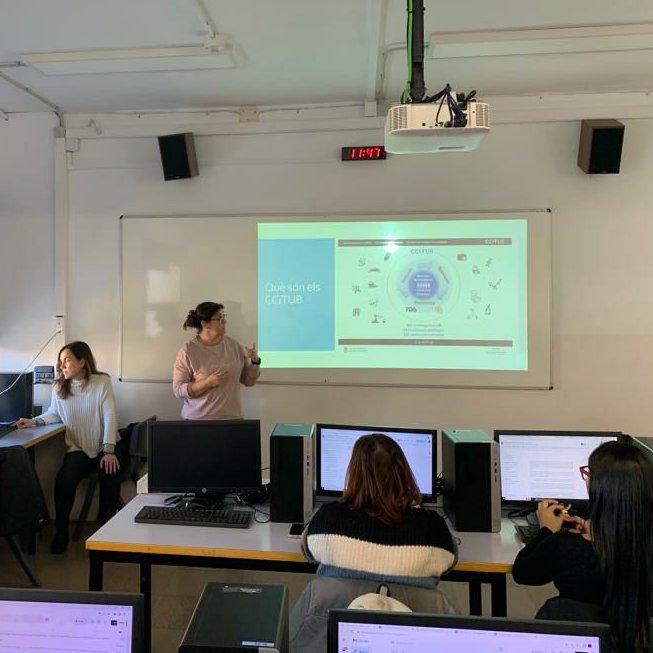 CCiTUBDivulga's tweet photo. Alumnes del Cicle Formatiu de Grau Superior Laboratori Clínic i Biomèdic, han pogut fer una visita virtual gamificada als laboratoris @CCiTUB

L'alumnat està desenvolupant el projecte final de cicle adreçat a oferir un producte o servei que millori un dels reptes #ODS

#CSL_ODS https://t.co/8sKpyRBRcX