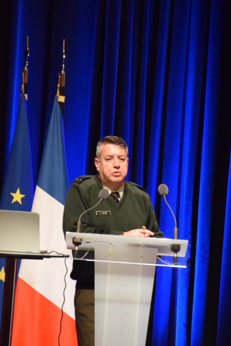 comlogterre1's tweet photo. Séminaire sur la transformation de la #logistique pour l'@armeedeterre de combat.Tour d'horizon des évolutions & enjeux devant les officiers supérieurs du #Train par les Généraux Fauche, Filser et Santoni. #CapaOps #MissionLogistique @EtloOfficiel @armeedeterre @Armees_Gouv https://t.co/ABVi4IRhCa
