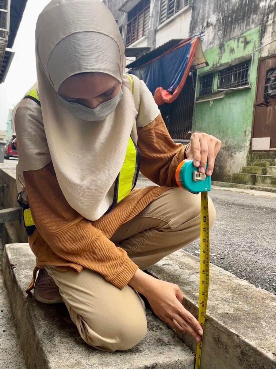 IPMEnquiry's tweet photo. ✌️ Site measurement at client’s shoplot. 😘😘✍️✍️
#IPMProfessionalServices #EngineeringConsultancy #ArchitectureFirm #SiteMeasurement #AsBuiltDrawing #BuildingPlan #SubmissionPlan #AuthoritySubmission #ArchitecturePlan #ProfessionalFirm https://t.co/fIyXqwbdkF