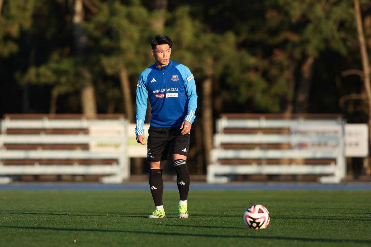 prompt_fmarinos's tweet image. 昨日、特別指定選手に認定された #塩貝健人 選手が、早速本日よりチームに合流しトレーニングに参加しています！👍

#fmarinos
