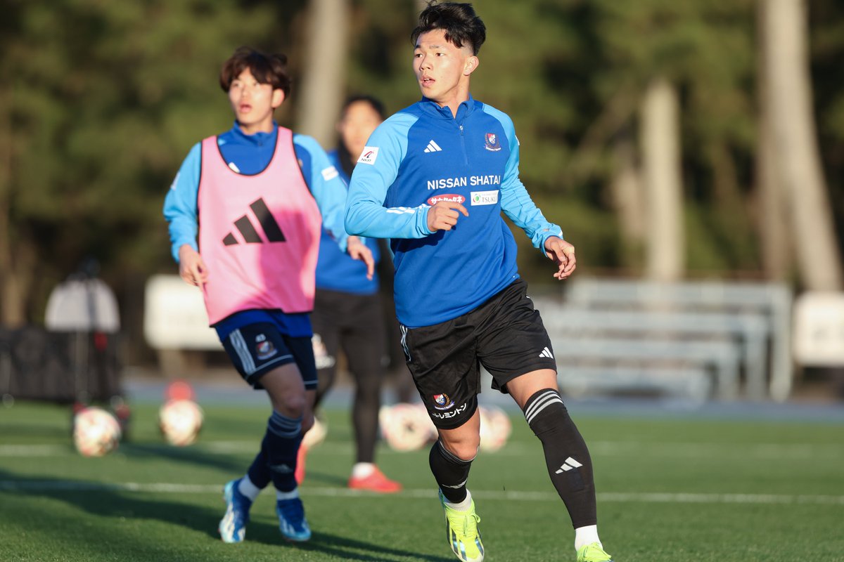 prompt_fmarinos's tweet image. 昨日、特別指定選手に認定された #塩貝健人 選手が、早速本日よりチームに合流しトレーニングに参加しています！👍

#fmarinos