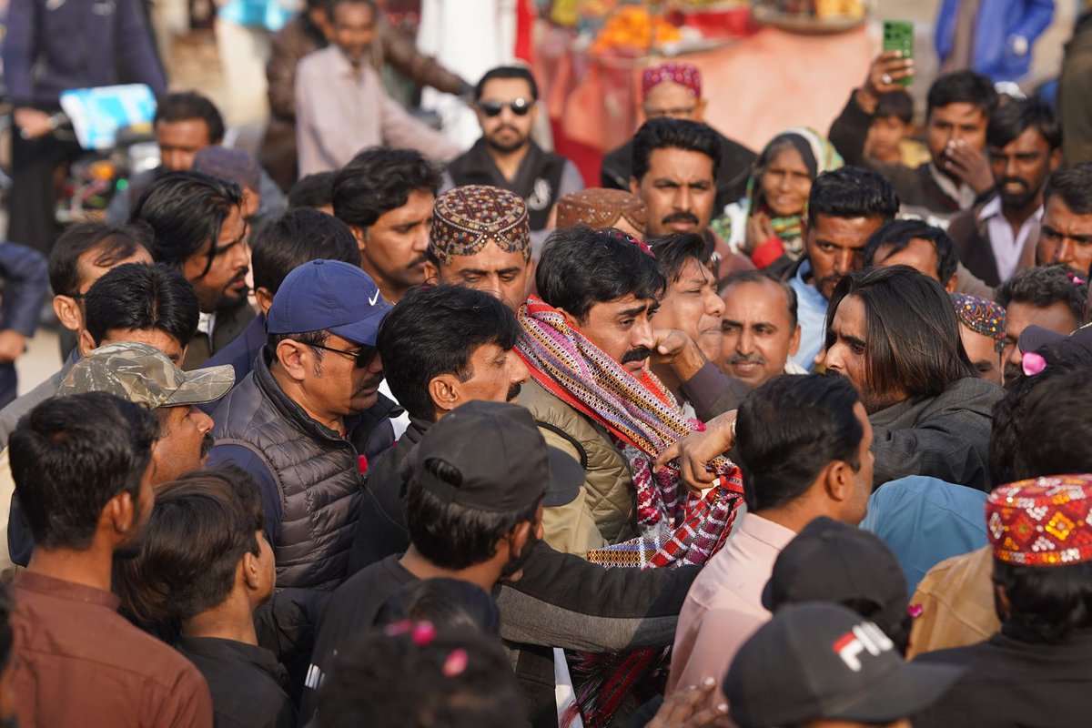 HaiderShahPYO's tweet photo. Glimpses of Welcome reception organized by President Waqar town union Mr Waqar Khaskheli for PPP Candidate for PS-60 Mr @jamkhanshoro . People warmly welcomed Mr Jam Khan shoro &amp; shown their support to him . 
#VoteForTeer https://t.co/y0fNzvMFWA