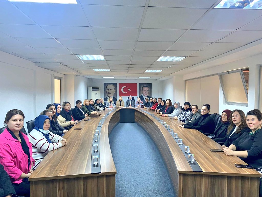 GercekTekin's tweet photo. 📍Edirne
31 Mart Yerel seçimlerinde belediye meclis üyesi olmak üzere başvuru yapan  Kadın Belediye Meclis Üyesi Aday Adayları ile tanışmak için @AKKADINGM heyeti olarak Edirne'yiz.
#HazırızKararlıyız 
Aziz Milletimizin oylarına talibiz
@aysekesir
@AkkadinEdirne_ 
@nergisince https://t.co/o7yBqVIXpm