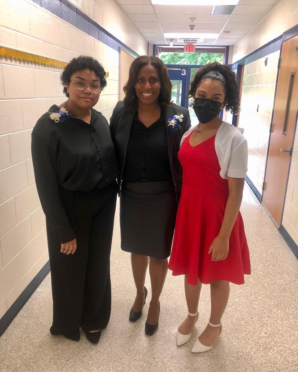 Thank you, Dr. <a href="/LDMcDade/">LaTanya D. McDade, Ed.D.</a> for your love.❤️🙏🏾
Harris's family loves you. 🥰🥰