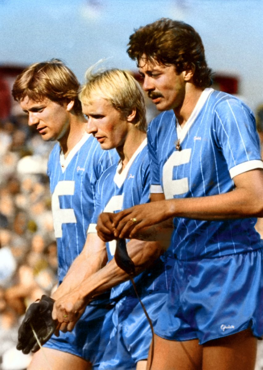 Deze zomer verschijnt de Friestalige biografie (400 pagina's, 100 foto's) over de vorig jaar overleden kaatser Johannes Brandsma. In de winkel kost het boek 34,99, voorinschrijvers betalen 29,99. Zeker zijn van een boek? Mail uw naam en adres naar edwardjorna@hotmail.com