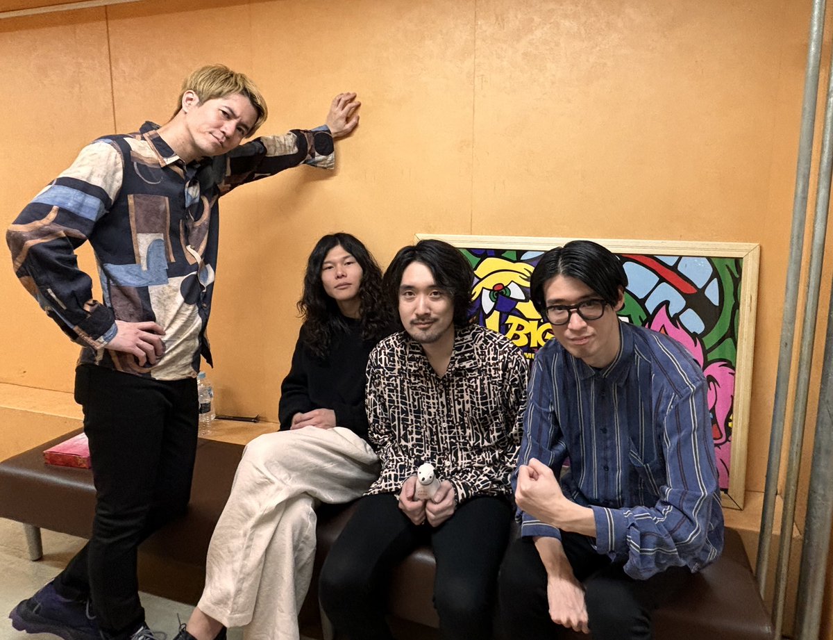 VictorE_osaka's tweet photo. 🕺#夜の本気ダンス 💃

“15th Anniversary Tour
〜1GO! 1A! O-BAN-DOSS〜”
@心斎橋BIGCAT

金曜の夜に最高のライブが観れて、
とても楽しかったですね❣️

ニッパーも踊りまくったワン🐶🪩

Major 4th Album「dip」
1/24(水)リリース👓
https://t.co/ezsqmJC9aI

#夜ダン15周年　#OBANDOSS https://t.co/fQ5I1RuR3l