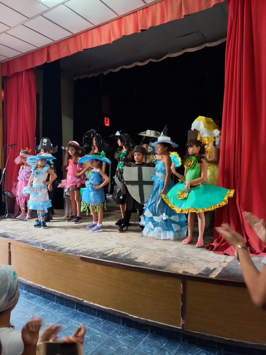 Fomentar la identidad nacional es tarea indispensable para #CabaiguánEduca y Cultura en #Cabaiguán. El festival de teatro resultó un evento espectacular.  #SanctiSpíritusEnMarcha