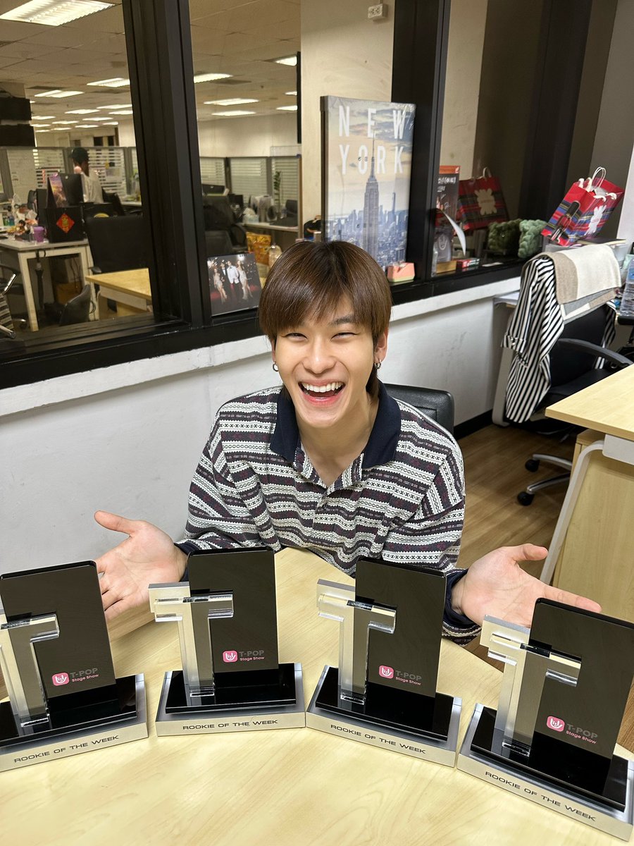 TOTOGABACK's tweet photo. ขอบคุณทุกคนมากๆนะครับ ผมได้ถ้วยกับข้าวแล้ว เย้ๆ 😋✨ https://t.co/jLSJp3nUer