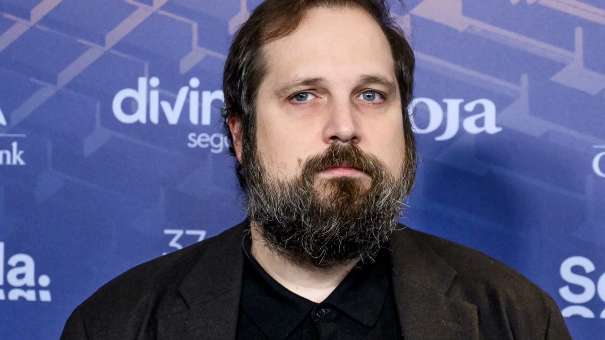 Never seen together in the same room.

#danHarmon #carlosVermut