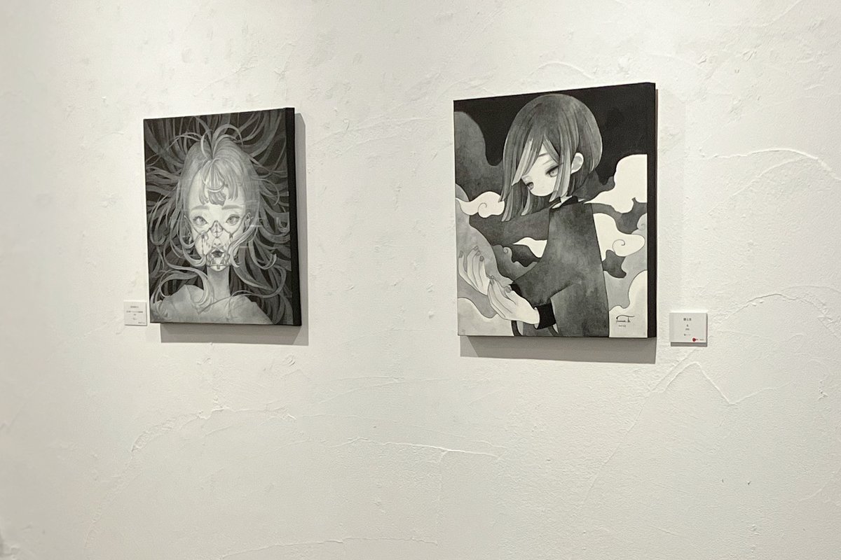 岬ましろさん・鼎ニーナさんの2人展「煙る夜」を拝見しました。繊細な墨の質感や落ち着いた表情が素敵な展示でした。墨の質感がシックで格好良かったです。 