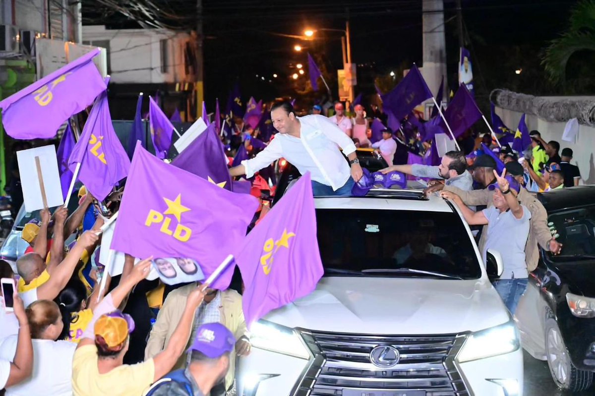 Gonzalo2028RD's tweet photo. Santiago en las calles 🫶🏻💜
¡Celebran que su ciudad no vuelve atrás!
¡Celebran que pronto tendrán en el Palacio Nacional a #AbelPresidente! 💜✌🏻
#MoraoEnTodo
#SEAbel https://t.co/BNYpeleavX