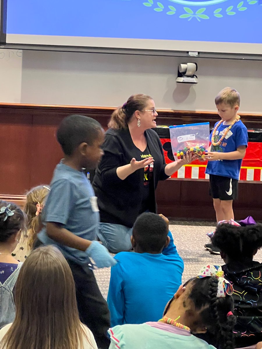 qtimoll's tweet photo. @UVALynx 100 Day of School Celebration with our First Graders! https://t.co/iJybEIQJWn