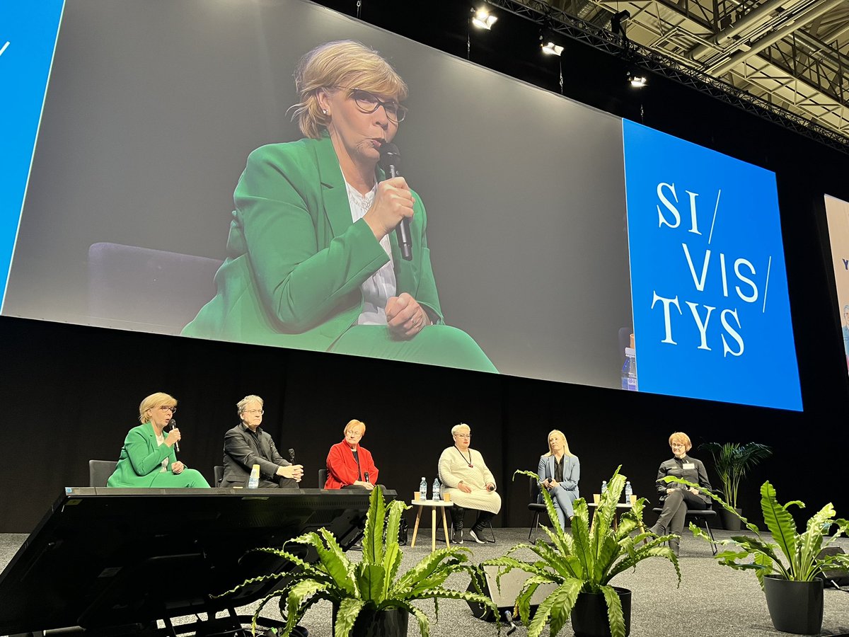 oajry's tweet photo. #Educa24 #sivistys âkeskustelussa opetusministeri @anna_maja âSivistys on tĂ€rkeĂ€ yhteiskunnan peruspilari. Ilman sivistystĂ€ meillĂ€ ei ole tulevaisuutta.â @KVS_fi keskustelussa myös @pekkasauri @TarjaHalonen @spietikainen @KatarinaMurto Tuija Tammelin đ€© #sivistys2024 https://t.co/cnd49pBJuz