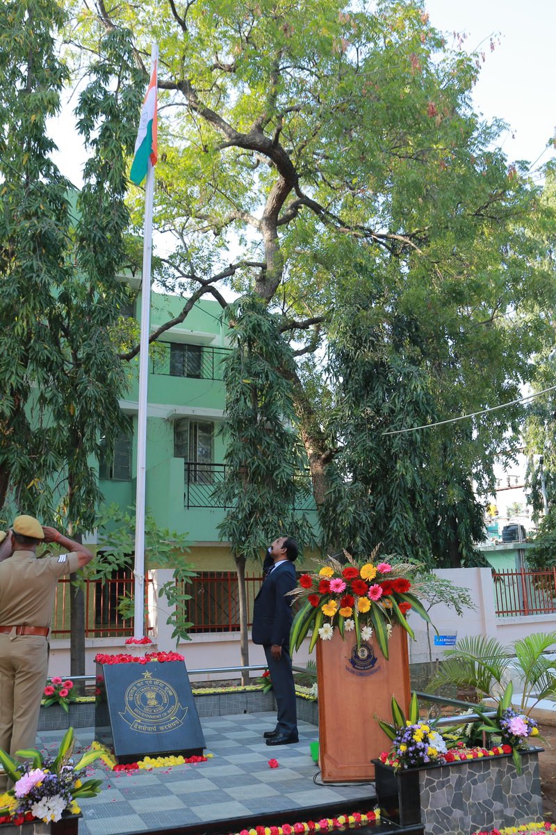 GstSalem's tweet photo. On the occasion of 75th Republic Day, Hon'ble Commissioner Shri Sidlingappa Teli IRS unfurled the National Flag and addressed the Officers and Staff of Salem GST &amp; Central Excise Commissionerate.
#HappyRepublicDay2024 https://t.co/46gT9ZH2HD