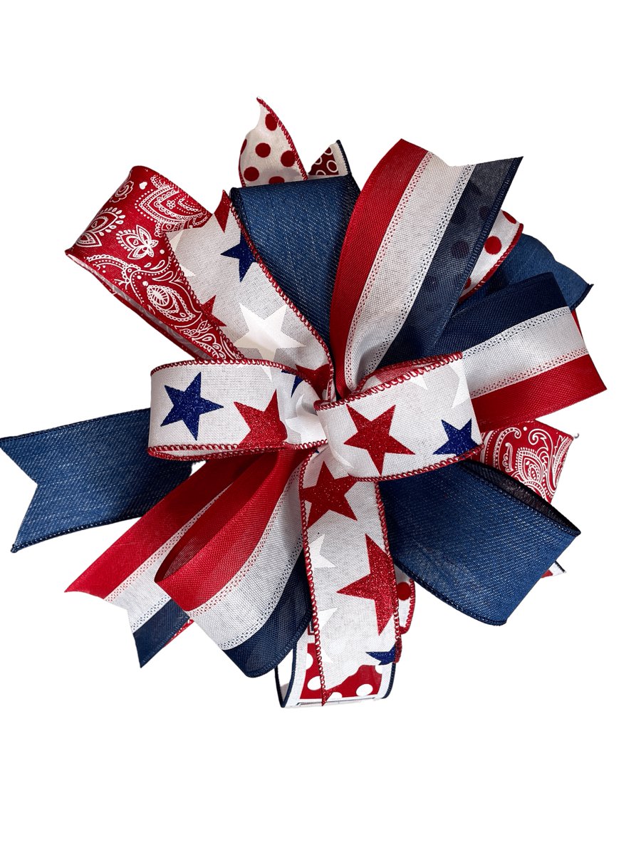 DecoExchange's tweet image. Create the perfect #DIY bow with this easy-to-follow free guide learnfromdecoexchange.com/patriotichandm…! Learn how to craft a unique, patriotic bow that’s sure to make a statement. #PatrioticCrafts #HandmadeProjects #DIYProjects