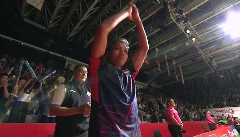 ainurohman's tweet photo. GINTING KE SEMIFINAL! 

Kemenangan No 6 secara beruntun Ginting atas LKY. Semuanya, dia selesaikan dalam straight game. Sangat konsisten. 

Dua poin terakhir memperlihatkan kekuatan terbaik Ginting. Sangat cepat, sangat agresif, sangat berani dalam mengambil risiko.

Keren!  

#IndonesiaMasters2024