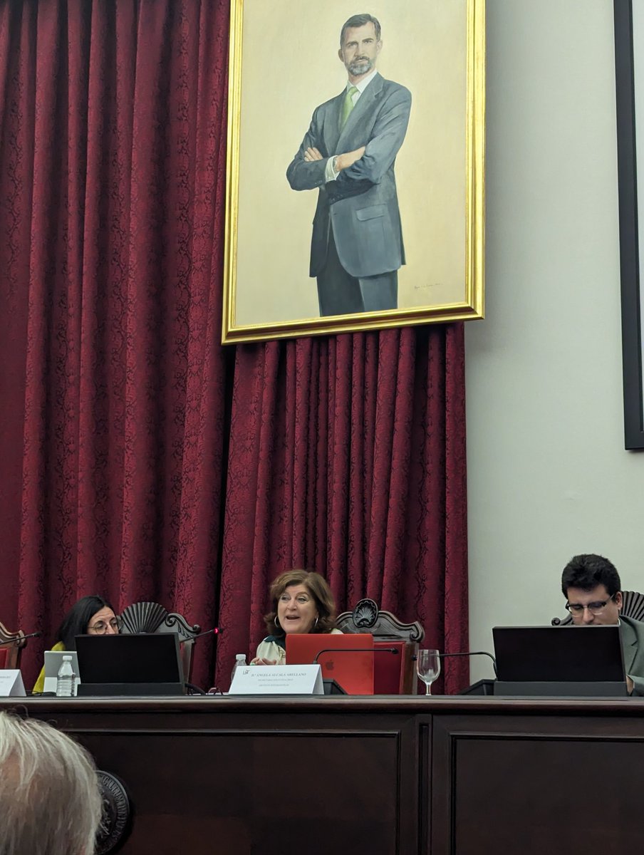 Hoy despedimos con ovación de la Secretaria ejecutiva de <a href="/CrueUniversidad/">Crue Universidades</a> Asuntos estudiantiles 

Gracias Ángela por tanto trabajo, tanto empuje y tantas sonrisas 😃 y gracias desde tus SIOUs  y también despedimos a Ana García que nos ha ayudado tanto a <a href="/grupoSIOU/">Grupo SIOU</a>