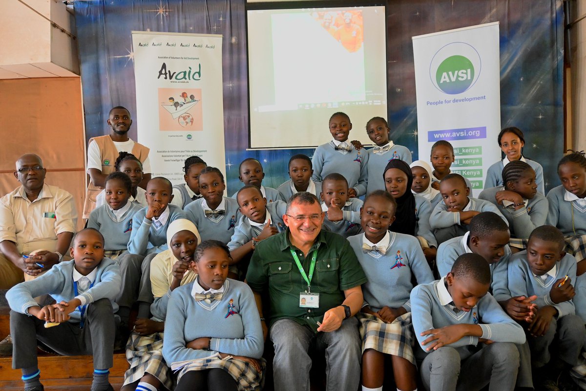 AntoMasuri's tweet photo. Giornata Mondiale dell'Educazione.
Ci siamo collegati con la classe Junior 8 della Little Prince ed alcuni ragazzini hanno fatto delle bellissime testimonianze sul valore di poter andare a scuola.
#WorldEducationDay #avaid #AVSIKenya #sostegnoadistanza #DistanceSupport https://t.co/4De12skuXM