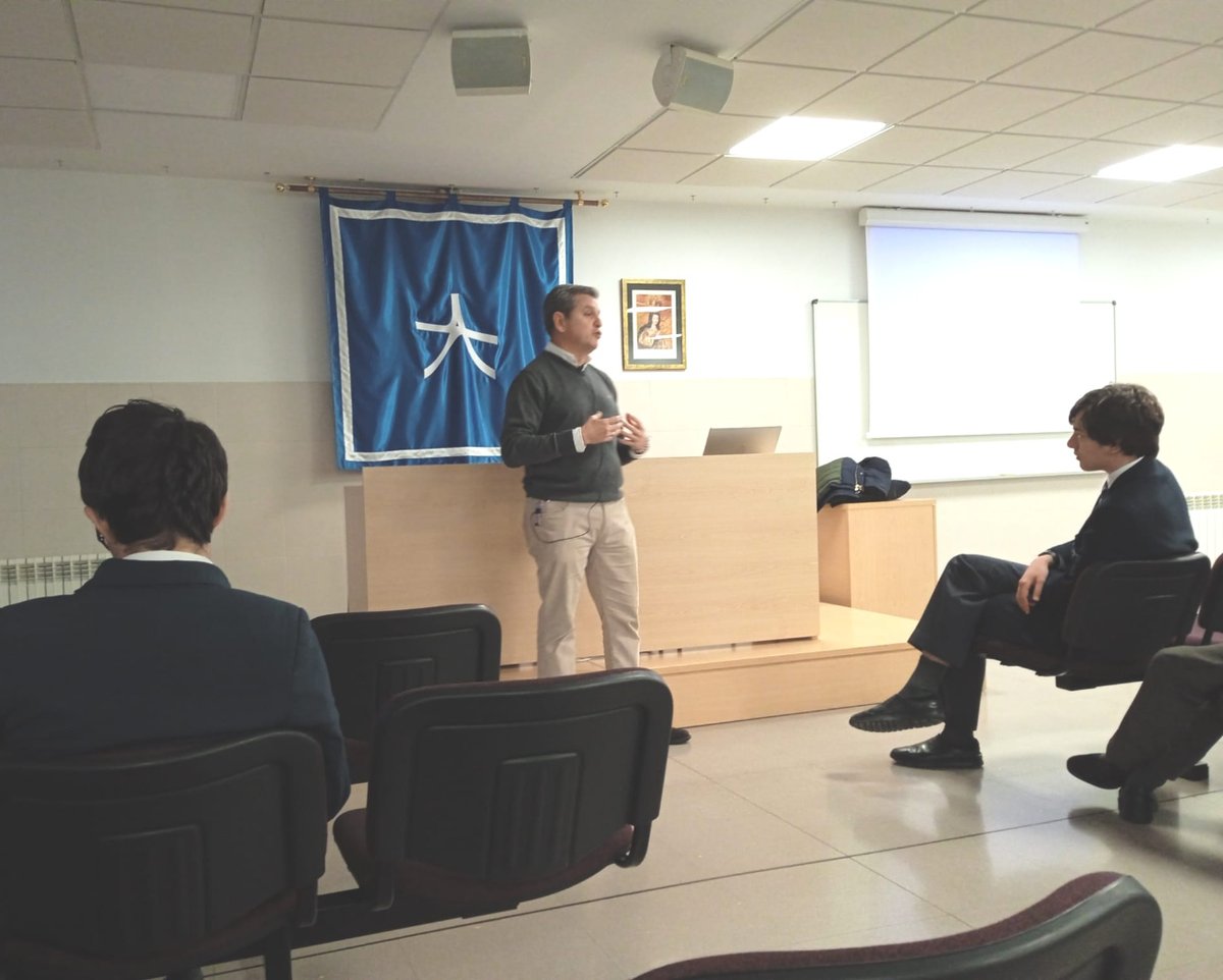 AndelColegio's tweet image. ¡Emocionante testimonio de superación! 🌟

El miércoles, Luis Mª Bailly-Baillière, directivo y padre de 6 hijos, compartió su inspiradora historia con los alumnos de #4ESO. Después de un grave accidente de tráfico nos cuenta su increíble viaje de recuperación, perdón y gratitud.