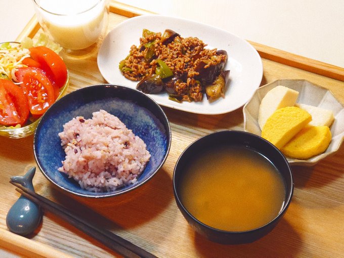 今日のごはんのおかずは「むう」でちた
肉と魚でどっちも主菜ナリね 