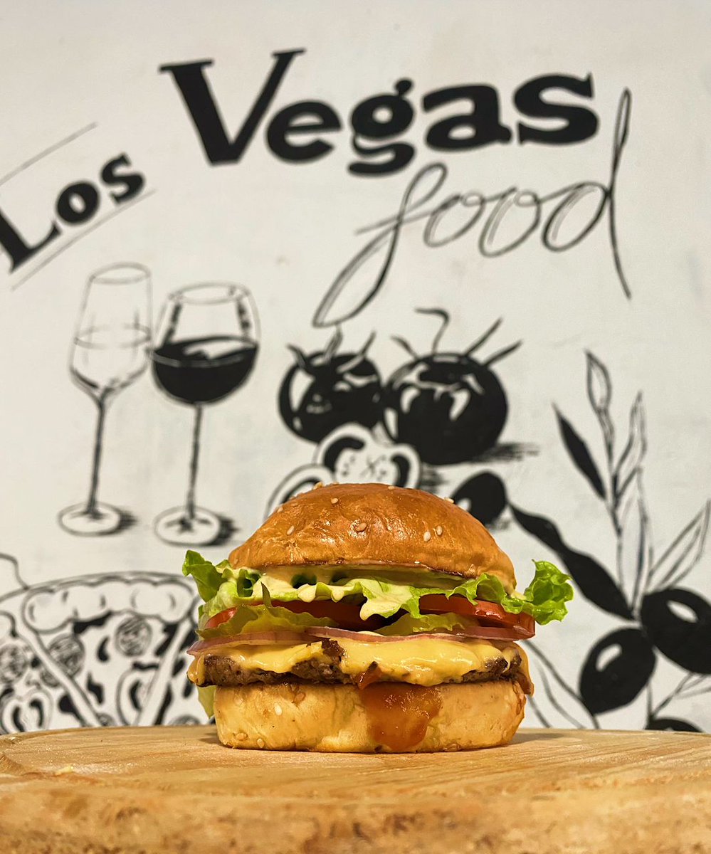 NelsonVegas's tweet photo. cuánto pagarías por una hamburguesa así? https://t.co/ePMcryMo2U