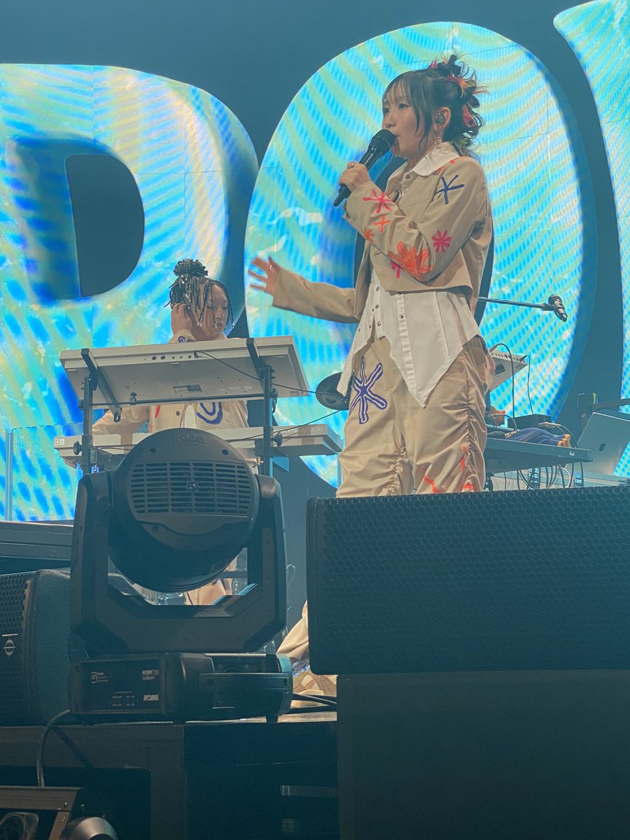 masamiya0124's tweet photo. 今年の初ライブはYOASOBIから
整理番号が初の10番台だったから先頭でみれて最高の誕プレいただけた
#YOASOBI
#YOASOBIPOPOUT 
#YOASOBIZEPPTOUR2024 https://t.co/IT2yyefEbK