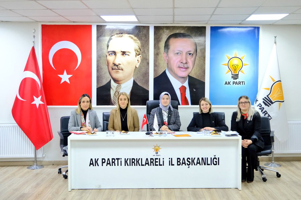 GercekTekin's tweet photo. 📍Kırklareli 
31 Mart Yerel seçimlerinde belediye meclis üyesi olmak üzere başvuru yapan  Kadın Belediye Meclis Üyesi Aday Adayları ile tanışmak için @AKKADINGM heyeti olarak Kırklareli'ndeyiz.
#HazırızKararlıyız 
Aziz Milletimizin oylarına talibiz
@aysekesir
@AkkadnKrklareli https://t.co/j8nS1b9t08