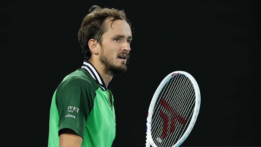 World #3 Daniil Medvedev comes back from two sets down for the second time in this tournament, beats Alexander Zverev 5-7, 3-6, 7-6(4), 7-6(5) 6-3 in 4h20 to reach a 3rd final in four years at the #AusOpen. 6th career Grand Slam final. Incredible comeback!