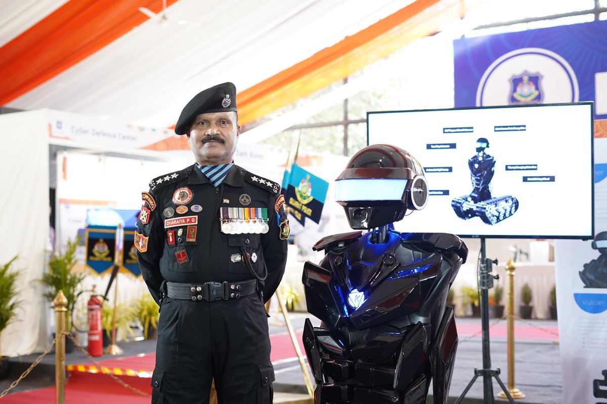 kody_technolab's tweet photo. Honored to host DySP Pravin Dharaiya of the Chetak Commando Force at our stall at Gujarat Police Expo 2024!
@GujaratPolice #Police #RoboCop #humanoidrobot #AdvancedRobot #Security #PoliceOfficer #Seva #Surakasha #Shanti https://t.co/v8fMTIy0lW