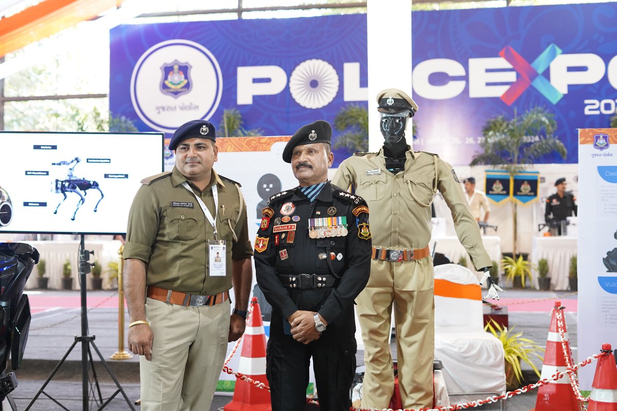kody_technolab's tweet photo. Honored to host DySP Pravin Dharaiya of the Chetak Commando Force at our stall at Gujarat Police Expo 2024!
@GujaratPolice #Police #RoboCop #humanoidrobot #AdvancedRobot #Security #PoliceOfficer #Seva #Surakasha #Shanti https://t.co/v8fMTIy0lW