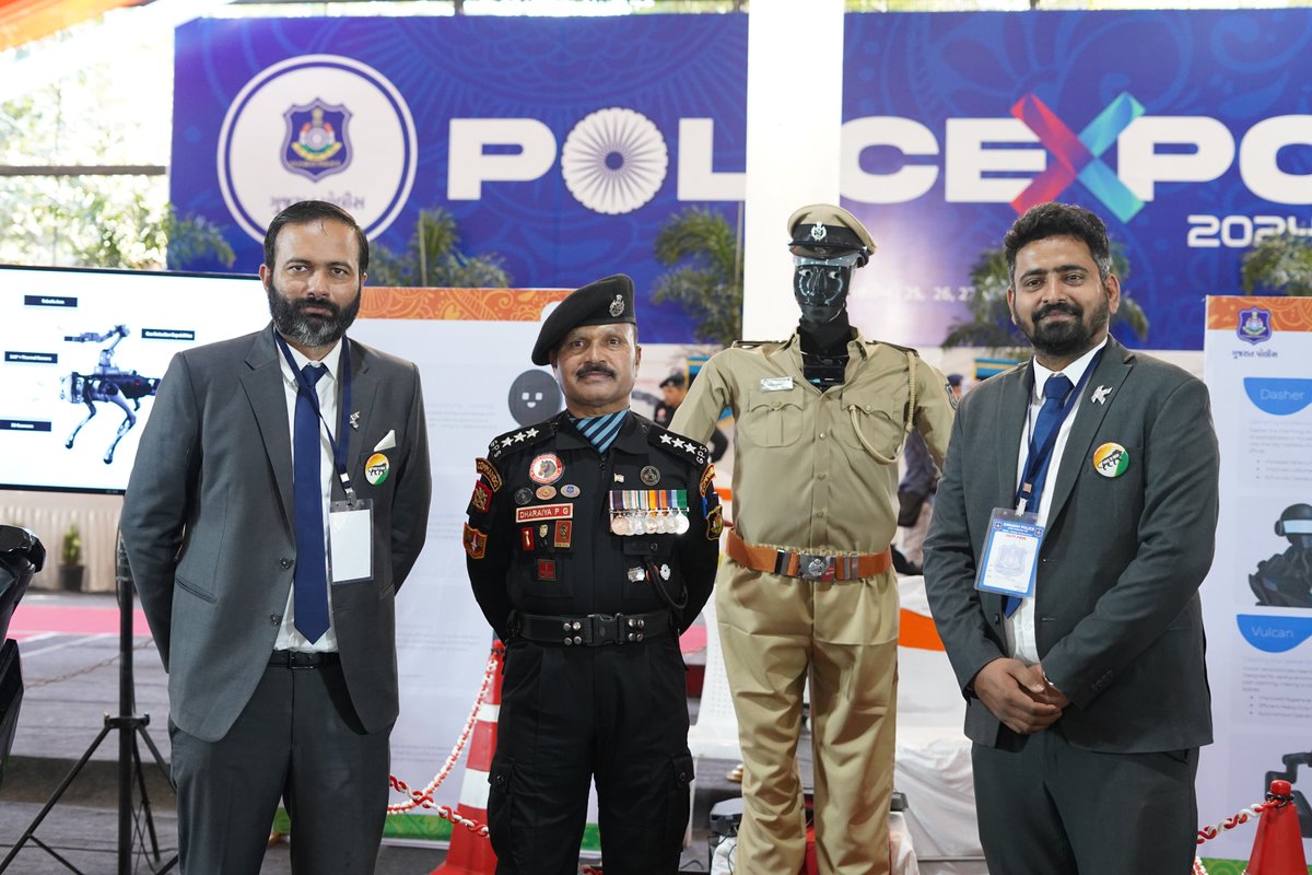 kody_technolab's tweet photo. Honored to host DySP Pravin Dharaiya of the Chetak Commando Force at our stall at Gujarat Police Expo 2024!
@GujaratPolice #Police #RoboCop #humanoidrobot #AdvancedRobot #Security #PoliceOfficer #Seva #Surakasha #Shanti https://t.co/v8fMTIy0lW