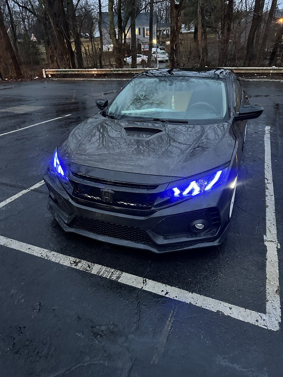 SynnnM8's tweet photo. My driver headlight said “nah I’m good” so I got new ones. Also my exhaust yeeted off the other day and fixed that https://t.co/nVWu7Q8hIF
