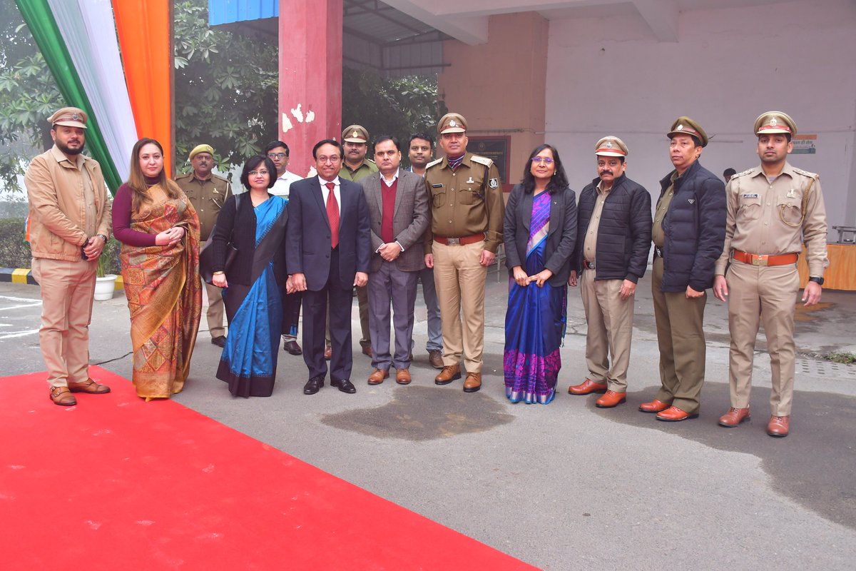 noidacustoms's tweet photo. Noida Customs Commissionerate proudly celebrated the 75th Republic Day. Shri Akhil Kumar Khatri, Principal Commissioner, unfurled the National Flag and delivered the message of justice, liberty, equality and fraternity. #RepublicDay2024 @cgstcusmeerut @dghrd_cbic @cbic_india https://t.co/xCD4o9abAa