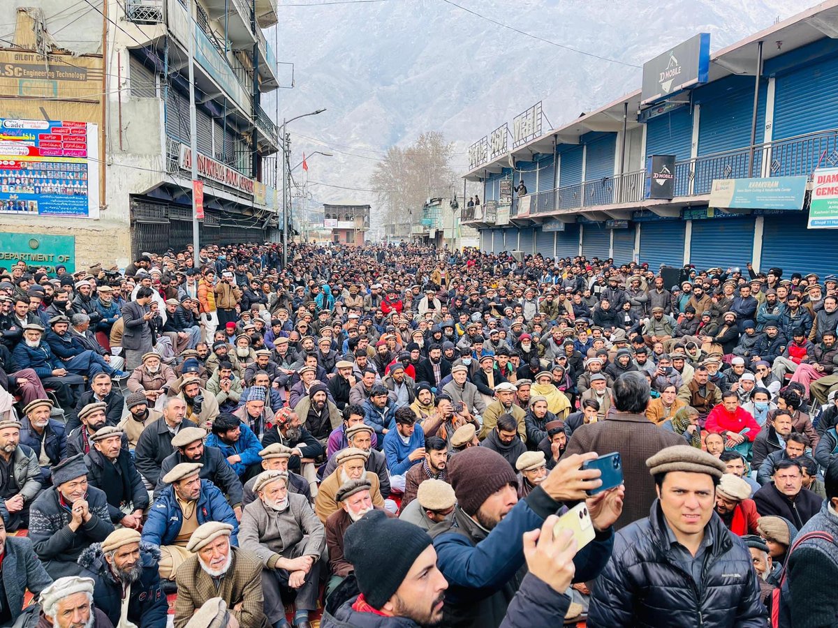 ShoukatHunzai's tweet photo. Today, most parts of Gilgit-Baltistan observed a shutter down and wheel jam strike over wheat subsidy and other issues.
#Gilgitbaltistan
#hunza
#Nagarstate #gilgit #baltistan https://t.co/lNdhzOan5W