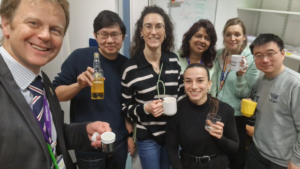 LambAlastair's tweet photo. Great to have our friends @mengxiaohe, Leire Alonso &amp; Emma Perisynaki from @SciLifeLab @KTHuniversity over in Oxford for some exciting new work using #SpatialVDJ to unpack #TME biology underlying #LethalClone.
#Visium @10xGenomics

Enjoyed sharing #Fika, #Punsch &amp; #JammyDodgers! https://t.co/3TEos3nnzM