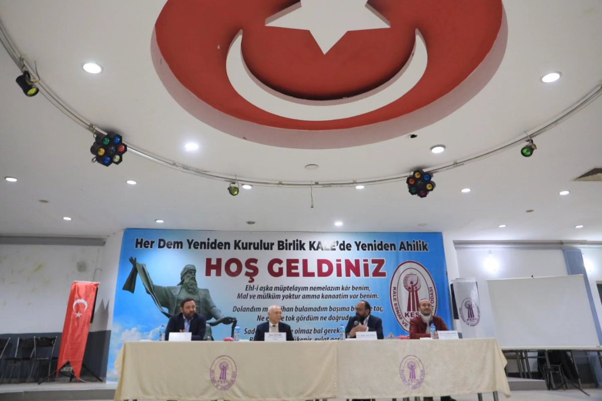 EgitimKale's tweet photo. ❝Her Dem Yeniden Kurulur Birlik Kale'de Yeniden Ahilik❞

Güzel ahlakın, paylaşmanın, dayanışmanın, kardeşliğin ve yardımseverliğin sembolü olan #Ahilik geleneğini yaşatmak için Esnaf ve Sanatkârlar Odası Başkanlığımızın düzenlediği programa katıldık. @kalemem20 @KaleKitapOkuyor https://t.co/XiSFHwxWCM