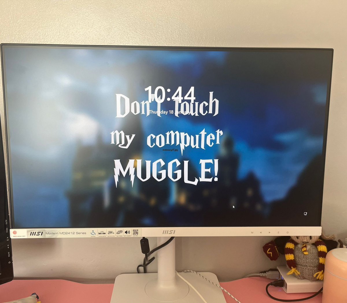 BlueBug89's tweet image. Finally have a gaming pc again and a new monitor 😍 only took me and my 14 year old 3 hours to build mind 🤣 but she is a beaut 😍😌 #MSI #gamingpc #msimonitor #newpcbuild