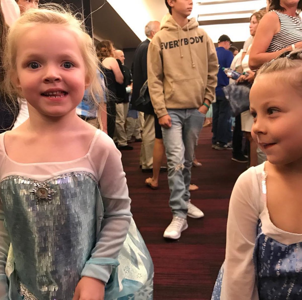 ConnieLeonard's tweet photo. Her โ๏ธ hair for the performance has changed over the years but @FrozenBroadway is as wonderful as ever! Amazing show @KyCtrArts #frozentour https://t.co/qh5nJLC1ok