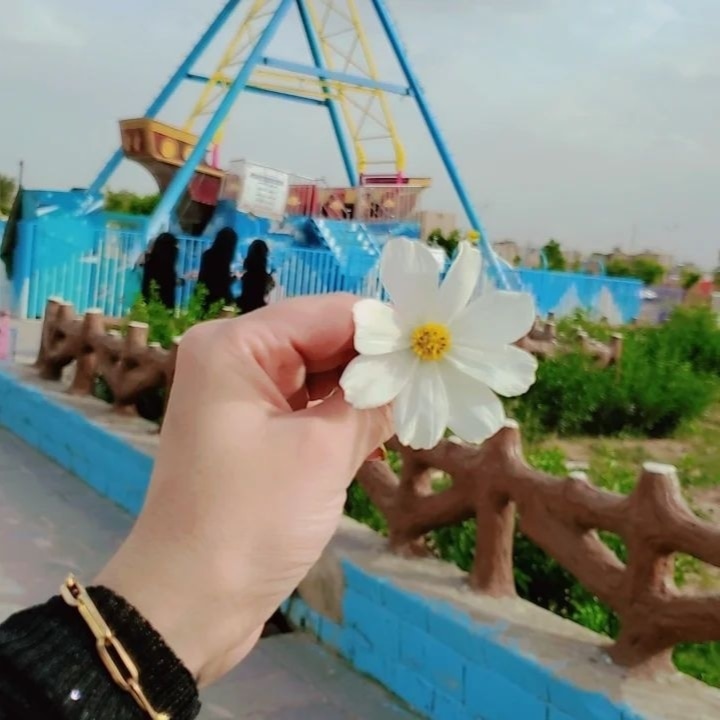 Elham737121's tweet photo. احلى رحله اليوم الى الحديقه من بيعرف اي حديقه هذه https://t.co/qoAh4EsxMu