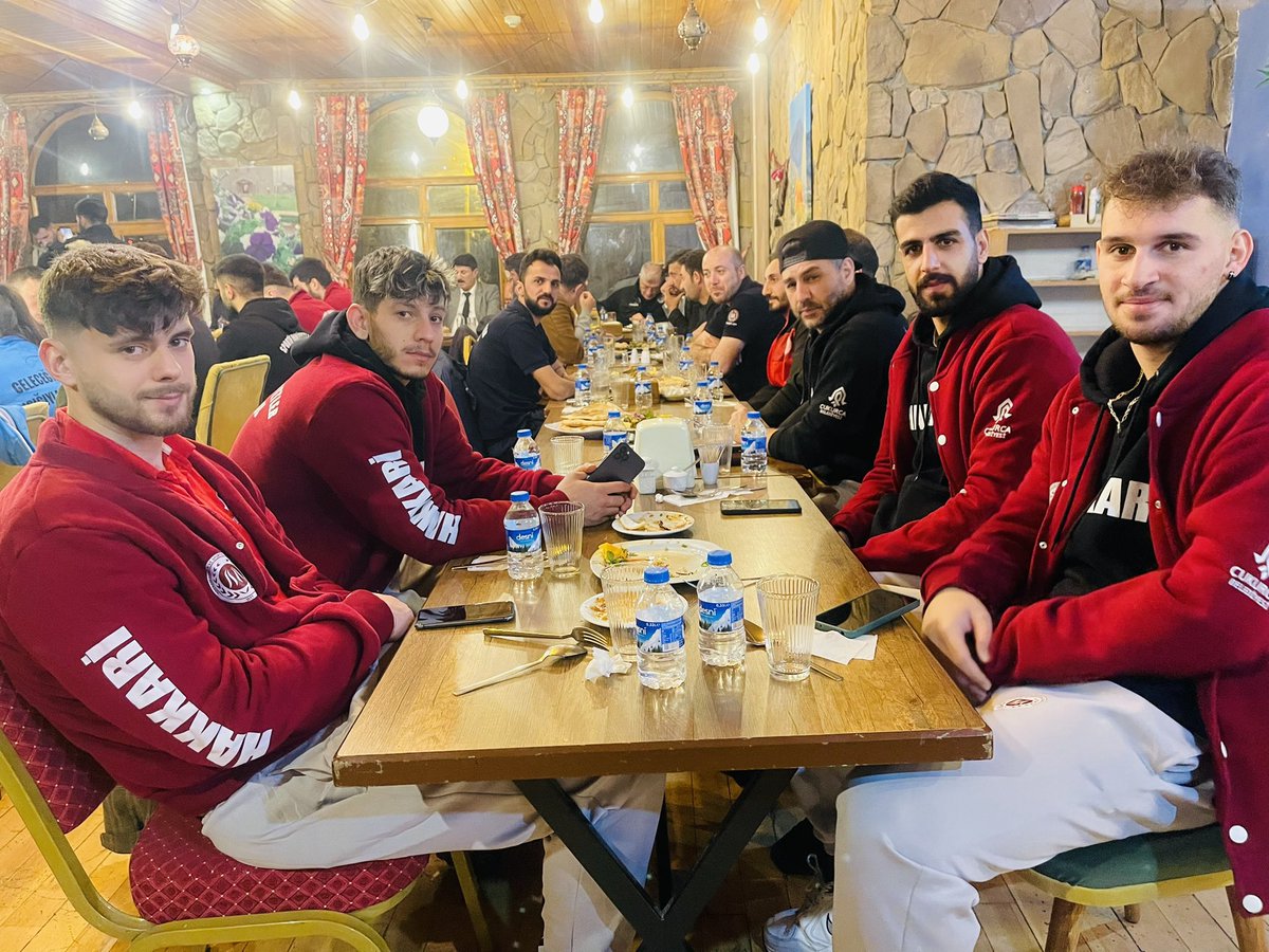 KayaZeydin's tweet photo. 📍Hakkari/Merkez

✅Sportif Faaliyetler Kulübüyle Buluşma

Belediye Başkan Adayımız Sn. İsmet ÖLMEZ ile birlikte;

Hakkari Sportif Faaliyetler Kulübünün düzenlemiş olduğu programda sporcularımızla bir araya geldik. 

Sıcak ve samimi sohbetler ettiğimiz programda sporcularımızın taleplerini dinledik.

Çocuklarımız ve gençliğimiz için Hakkari spor camiasını desteklemeye devam edeceğiz.

Her zaman sporcularımızın yanındayız. 

Sporumuza ve sporcularımıza verdiği destekleriyle gönüllerde taht kuran Belediye Başkan Adayımız Sn. İsmet ÖLMEZ’e sporcu kardeşlerimiz adına şükranlarımı sunuyorum. 

Hakkari’mizi, 1. Ligde temsil eden Hakkari Sportif Faaliyetler Erkekler Voleybol takımımıza, Bölgesel Ligde temsil eden Kadın Voleybol takımımıza ve Hakkari’mizi birçok dalda temsil eden sporcularımıza  başarılar diliyoruz. 

#HakkarideSporVar 

@Akparti 
@RTErdogan 
@ismetolmezhkr